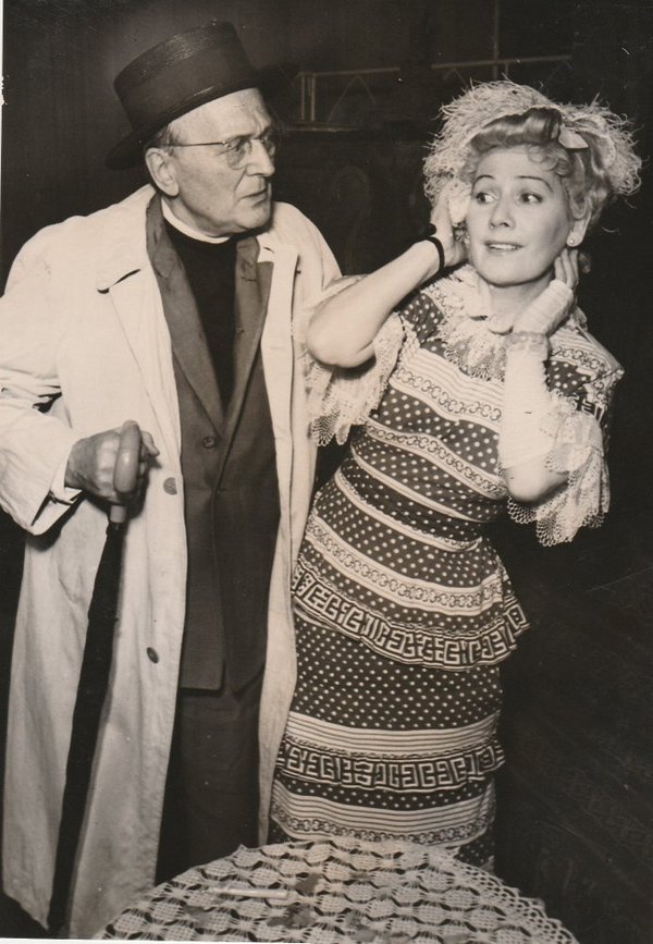 Szenenfoto PAUL BILDT und Blandine Ebinger in Der steinerne Engel Autograph 1951