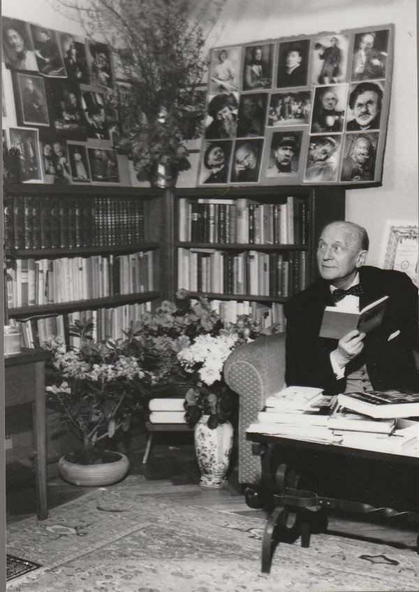 Foto Paul Bildt in seinem Wohnzimmer Berlin ca. 1952